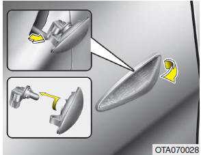 Sustitución de la lámpara del intermitente lateral (opcional)